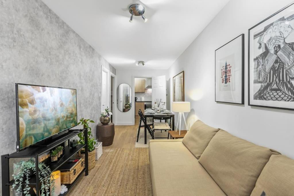 Holiday Home 2Br L 2Ba With Patio-Sleep 6 Londra Dış mekan fotoğraf