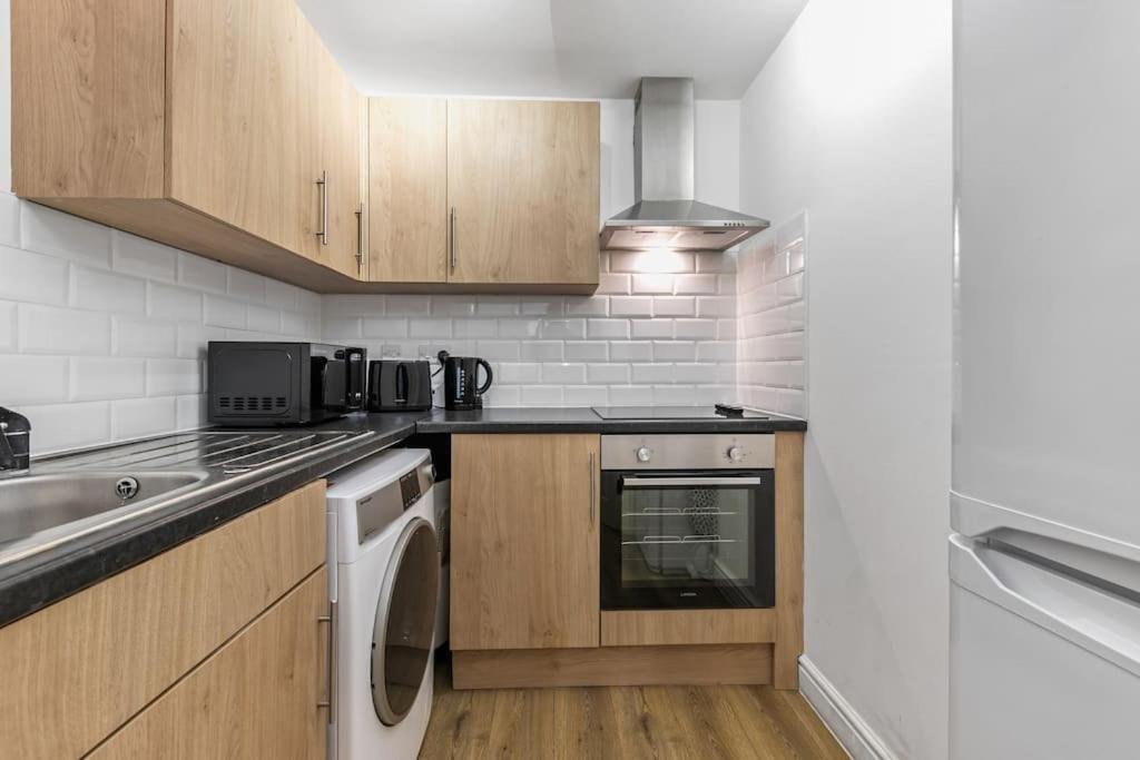Holiday Home 2Br L 2Ba With Patio-Sleep 6 Londra Dış mekan fotoğraf
