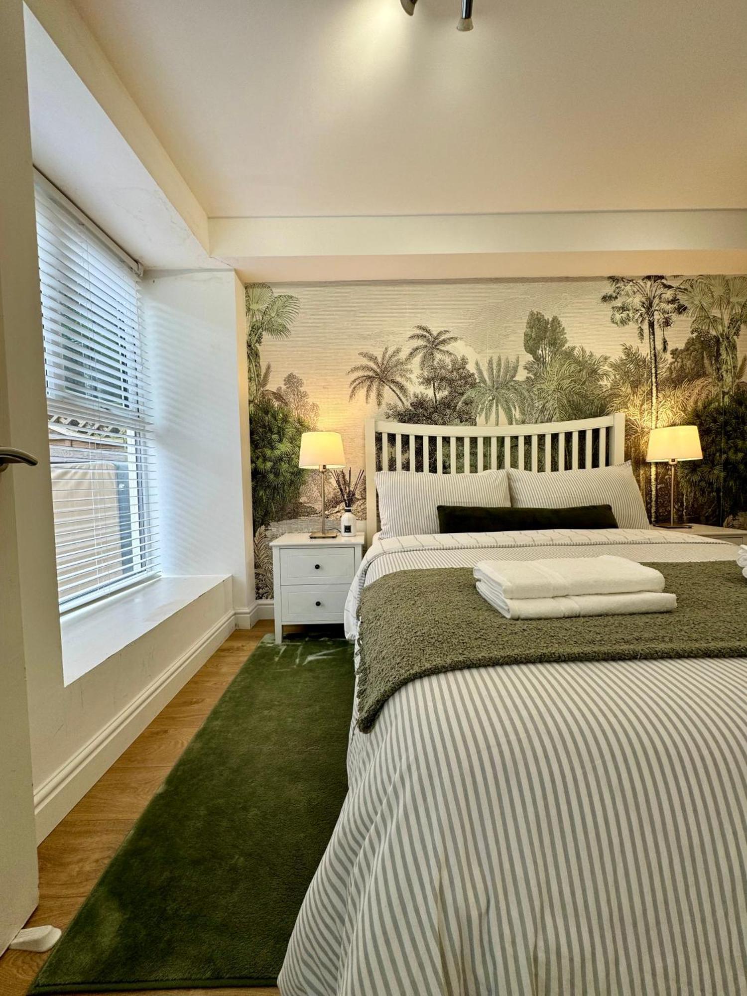 Holiday Home 2Br L 2Ba With Patio-Sleep 6 Londra Dış mekan fotoğraf
