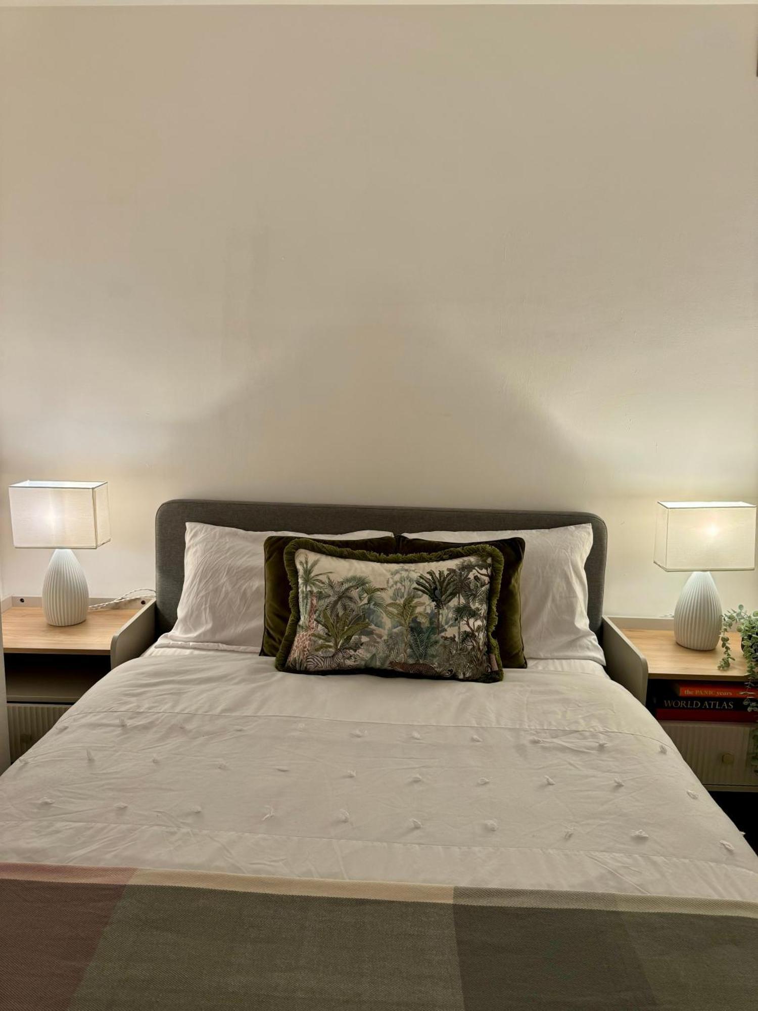 Holiday Home 2Br L 2Ba With Patio-Sleep 6 Londra Dış mekan fotoğraf